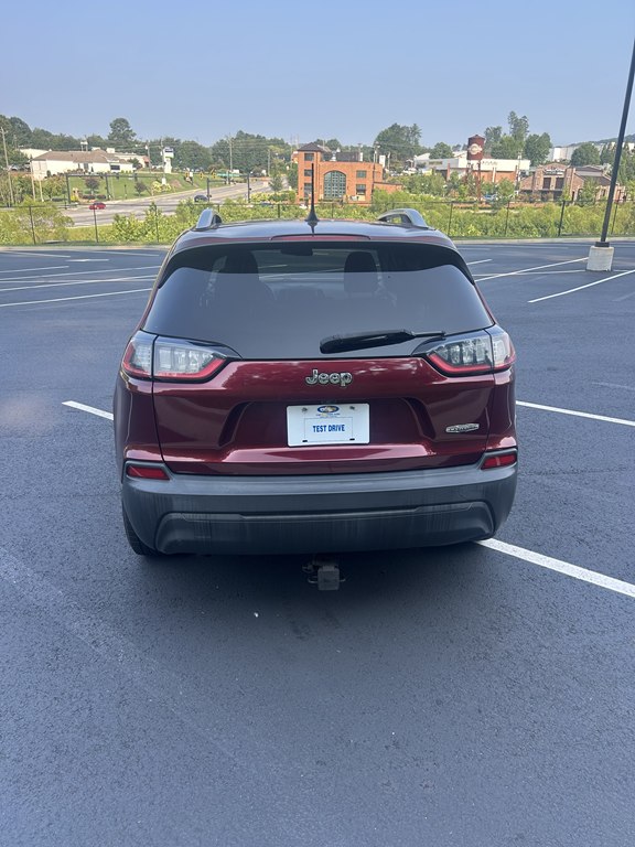 Used 2019 JEEP CHEROKEE LATITUDE SUV, MAROON 2.4L Gas FWD
