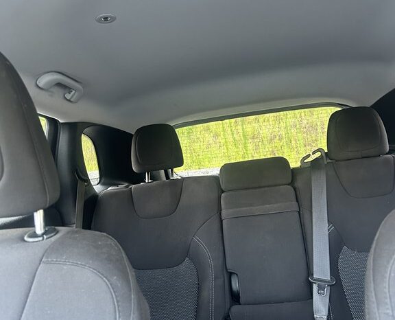 
								Used 2019 JEEP CHEROKEE LATITUDE SUV, MAROON 2.4L Gas FWD full									