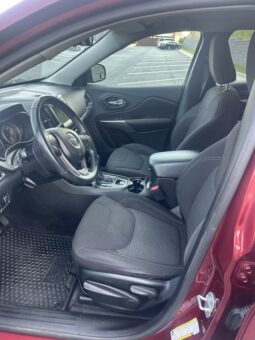 
										Used 2019 JEEP CHEROKEE LATITUDE SUV, MAROON 2.4L Gas FWD full									
