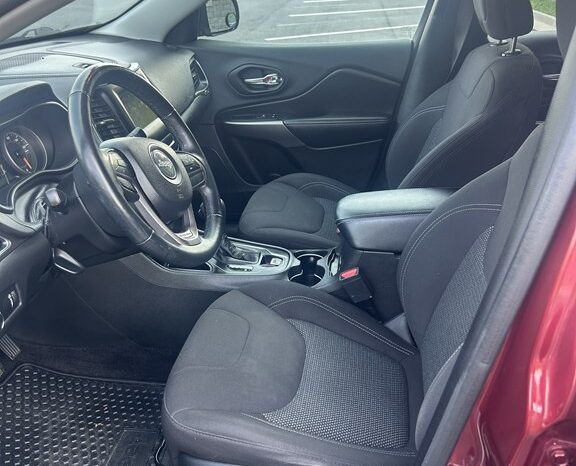 
								Used 2019 JEEP CHEROKEE LATITUDE SUV, MAROON 2.4L Gas FWD full									