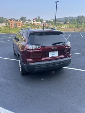 Used 2019 JEEP CHEROKEE LATITUDE SUV, MAROON 2.4L Gas FWD