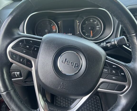 
								Used 2019 JEEP CHEROKEE LATITUDE SUV, MAROON 2.4L Gas FWD full									