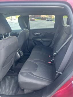 
										Used 2019 JEEP CHEROKEE LATITUDE SUV, MAROON 2.4L Gas FWD full									