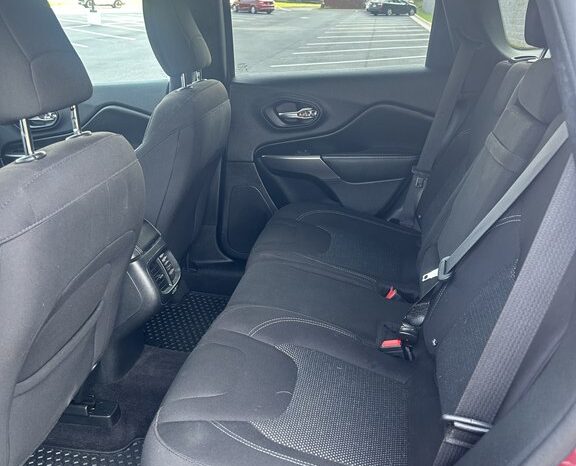 
								Used 2019 JEEP CHEROKEE LATITUDE SUV, MAROON 2.4L Gas FWD full									