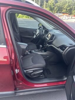 
										Used 2019 JEEP CHEROKEE LATITUDE SUV, MAROON 2.4L Gas FWD full									