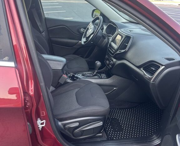 
								Used 2019 JEEP CHEROKEE LATITUDE SUV, MAROON 2.4L Gas FWD full									