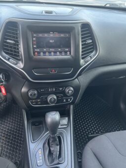 
										Used 2019 JEEP CHEROKEE LATITUDE SUV, MAROON 2.4L Gas FWD full									