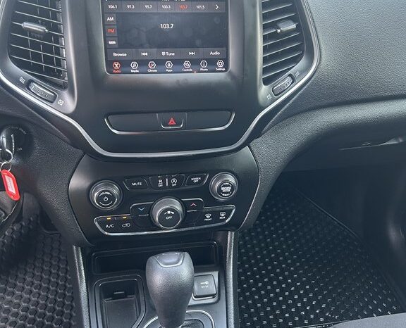 
								Used 2019 JEEP CHEROKEE LATITUDE SUV, MAROON 2.4L Gas FWD full									