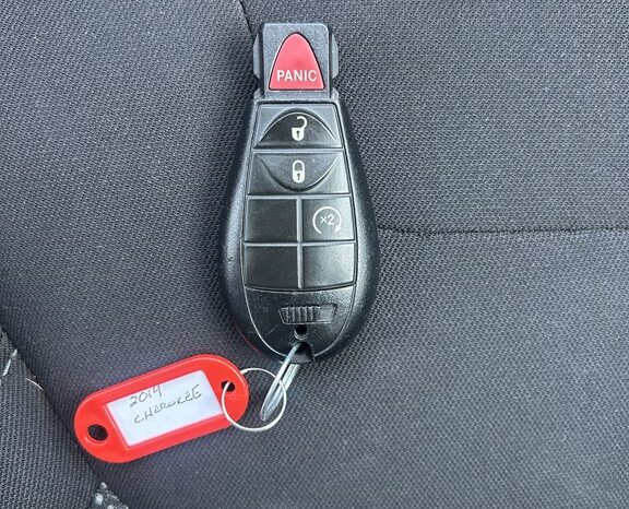 
								Used 2019 JEEP CHEROKEE LATITUDE SUV, MAROON 2.4L Gas FWD full									