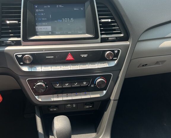 
								Used 2019 HYUNDAI SONATA ECO Sedan, GREY 1.6L Gas FWD full									
