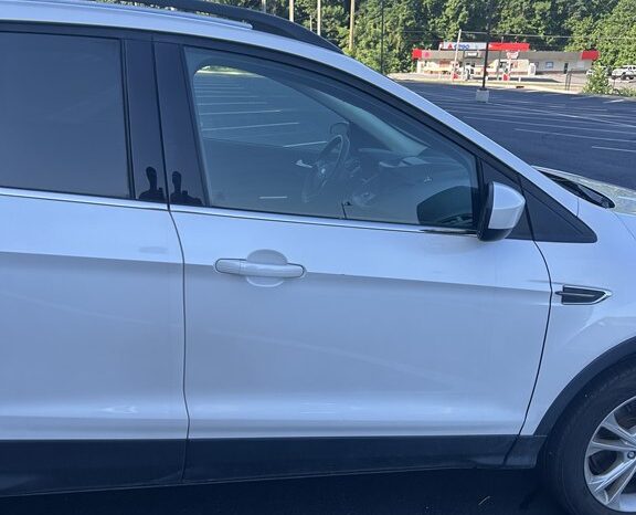 
								Used 2018 FORD ESCAPE SE SUV, WHITE 1.5L Gas AWD full									