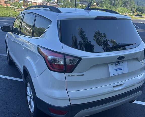 
								Used 2018 FORD ESCAPE SE SUV, WHITE 1.5L Gas AWD full									