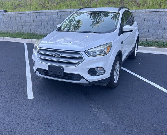 
								Used 2018 FORD ESCAPE SE SUV, WHITE 1.5L Gas AWD full									