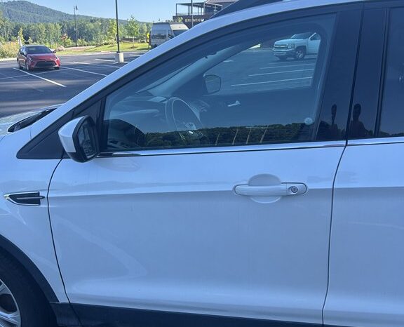 
								Used 2018 FORD ESCAPE SE SUV, WHITE 1.5L Gas AWD full									