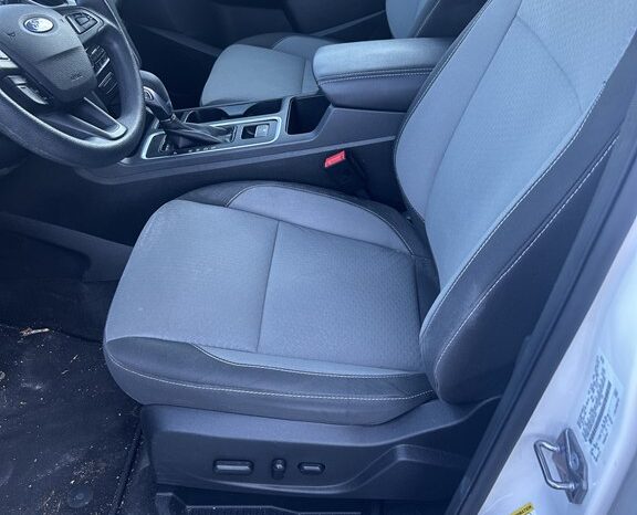 
								Used 2018 FORD ESCAPE SE SUV, WHITE 1.5L Gas AWD full									