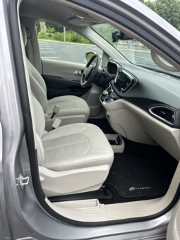
										Used 2017 CHRYSLER PACIFICA HYBRID TOURING PLUS Mini-Van, SILVER 3.6L Other FWD full									