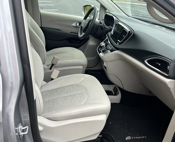 
								Used 2017 CHRYSLER PACIFICA HYBRID TOURING PLUS Mini-Van, SILVER 3.6L Other FWD full									