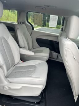 
										Used 2017 CHRYSLER PACIFICA HYBRID TOURING PLUS Mini-Van, SILVER 3.6L Other FWD full									
