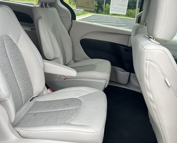 
								Used 2017 CHRYSLER PACIFICA HYBRID TOURING PLUS Mini-Van, SILVER 3.6L Other FWD full									