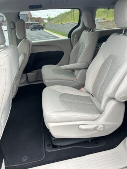 
										Used 2017 CHRYSLER PACIFICA HYBRID TOURING PLUS Mini-Van, SILVER 3.6L Other FWD full									