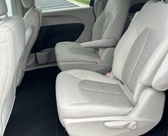 
								Used 2017 CHRYSLER PACIFICA HYBRID TOURING PLUS Mini-Van, SILVER 3.6L Other FWD full									