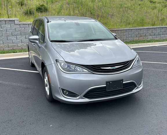 
								Used 2017 CHRYSLER PACIFICA HYBRID TOURING PLUS Mini-Van, SILVER 3.6L Other FWD full									