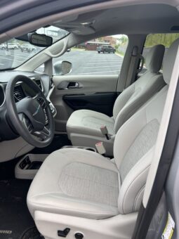 
										Used 2017 CHRYSLER PACIFICA HYBRID TOURING PLUS Mini-Van, SILVER 3.6L Other FWD full									