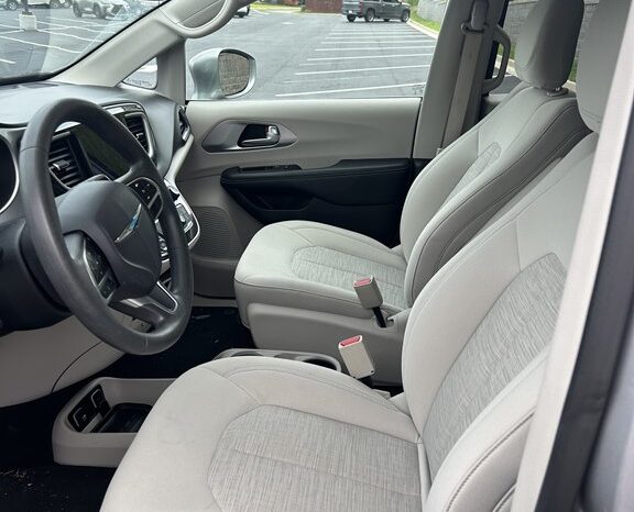 
								Used 2017 CHRYSLER PACIFICA HYBRID TOURING PLUS Mini-Van, SILVER 3.6L Other FWD full									