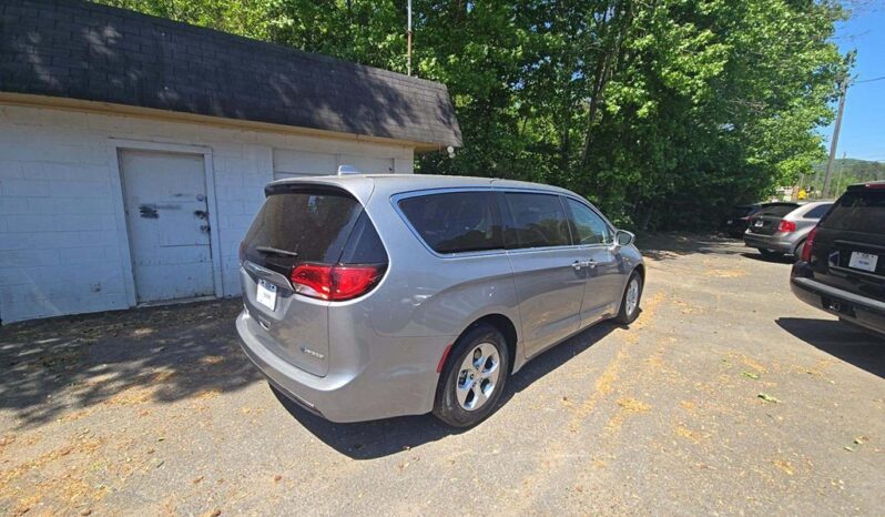 
								Used 2017 CHRYSLER PACIFICA HYBRID TOURING PLUS Mini-Van, SILVER 3.6L Other FWD full									