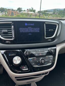 
										Used 2017 CHRYSLER PACIFICA HYBRID TOURING PLUS Mini-Van, SILVER 3.6L Other FWD full									