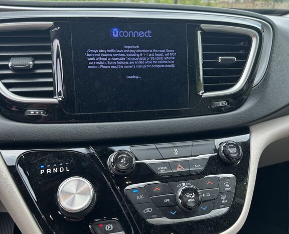 
								Used 2017 CHRYSLER PACIFICA HYBRID TOURING PLUS Mini-Van, SILVER 3.6L Other FWD full									