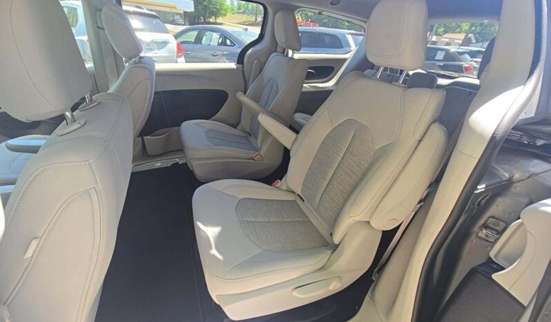 
								Used 2017 CHRYSLER PACIFICA HYBRID TOURING PLUS Mini-Van, SILVER 3.6L Other FWD full									