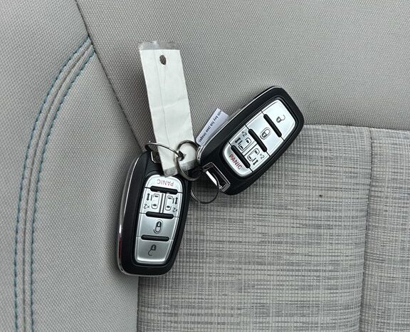 
								Used 2017 CHRYSLER PACIFICA HYBRID TOURING PLUS Mini-Van, SILVER 3.6L Other FWD full									