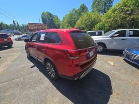 Used 2020 MITSUBISHI OUTLANDER SE SUV, RED 2.4L Gas FWD