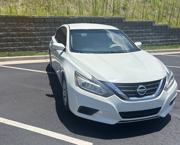 
								Used 2017 NISSAN ALTIMA 2.5 Sedan, WHITE 2.5L Gas FWD full									
