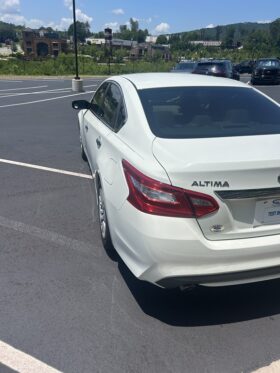 Used 2017 NISSAN ALTIMA 2.5 Sedan, WHITE 2.5L Gas FWD
