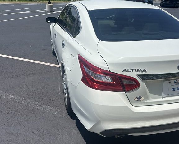 
								Used 2017 NISSAN ALTIMA 2.5 Sedan, WHITE 2.5L Gas FWD full									
