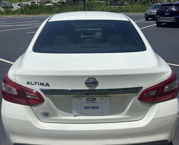 
								Used 2017 NISSAN ALTIMA 2.5 Sedan, WHITE 2.5L Gas FWD full									