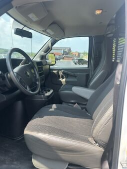 
										Used 2025 CHEVROLET EXPRESS CARGO VAN Sedan, WHITE  Gas full									