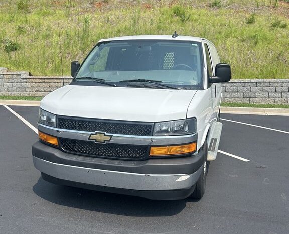 
								Used 2025 CHEVROLET EXPRESS CARGO VAN Sedan, WHITE  Gas full									