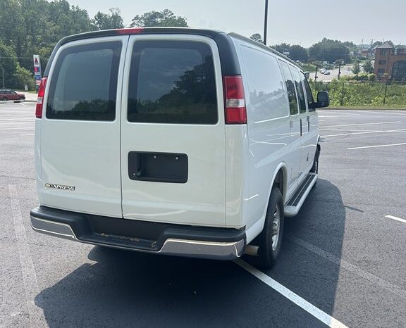 
								Used 2025 CHEVROLET EXPRESS CARGO VAN Sedan, WHITE  Gas full									