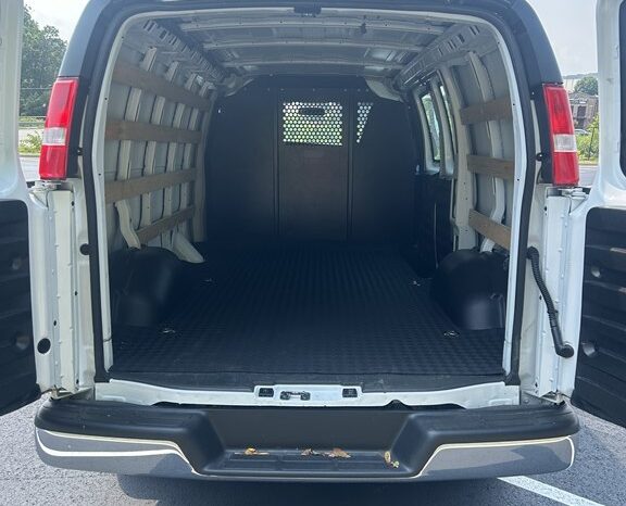 
								Used 2025 CHEVROLET EXPRESS CARGO VAN Sedan, WHITE  Gas full									