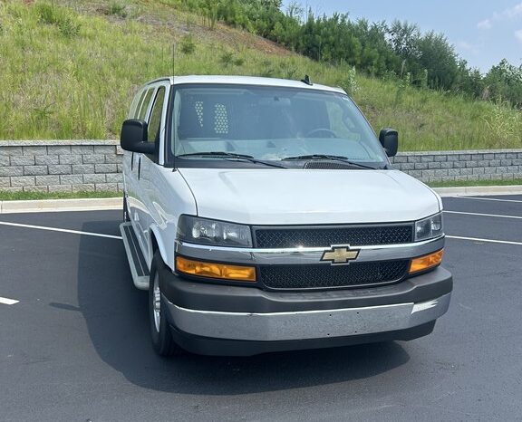 
								Used 2025 CHEVROLET EXPRESS CARGO VAN Sedan, WHITE  Gas full									
