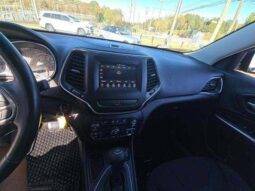 
										Used 2019 JEEP CHEROKEE LATITUDE SUV, MAROON 2.4L FWD Gas full									